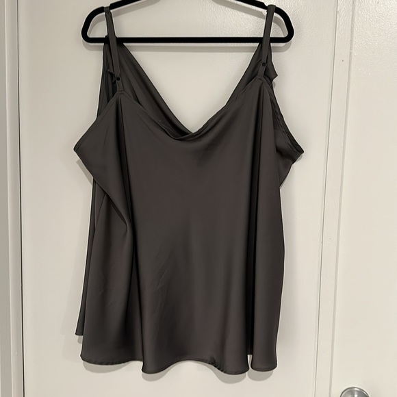 Torrid 5 Plus, Grey short sleeve blouse (Never worn, tag fell) - Picture 5 of 5